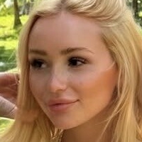 Annika Gruber Desnuda