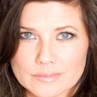 Daphne Zuniga Desnuda