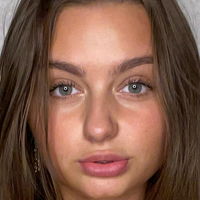 EasyCurrency9933 Desnuda