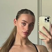 Guusje Desnuda