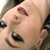 Hat jemand etwas von der hübschen lilghoul? Desnuda