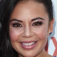 Janel Parrish Desnuda