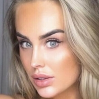 Julia Akkerman Desnuda