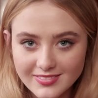 Kathryn Newton Desnuda