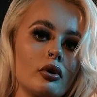 Liberty May Desnuda