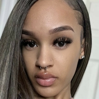 tiahnie Desnuda