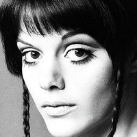 Tina Aumont Desnuda