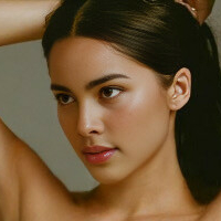 Urassaya Sperbund Desnuda